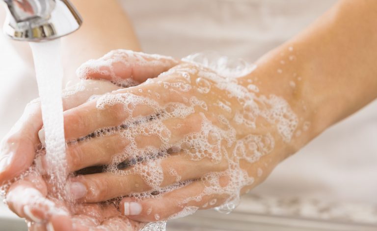 คุณแม่ล้างมือ